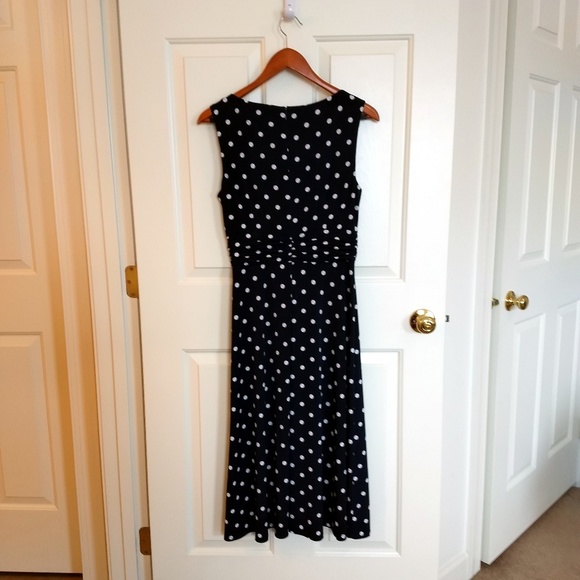 Laura, Sleeveless dress with side bow neck detailed